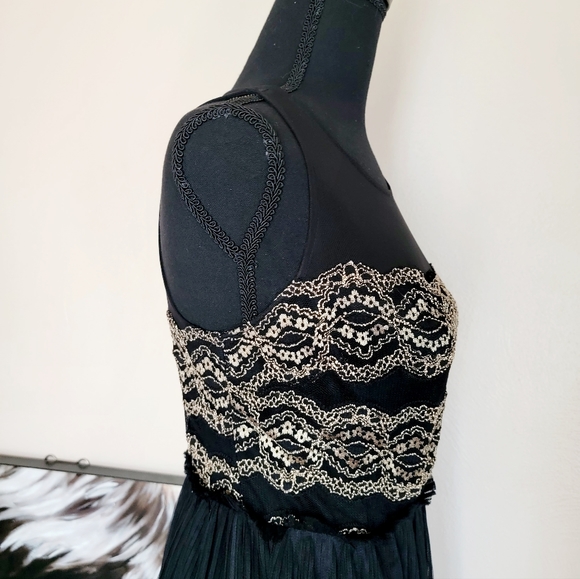 En creme black and gold mini unique dress. Size S - Picture 13 of 15